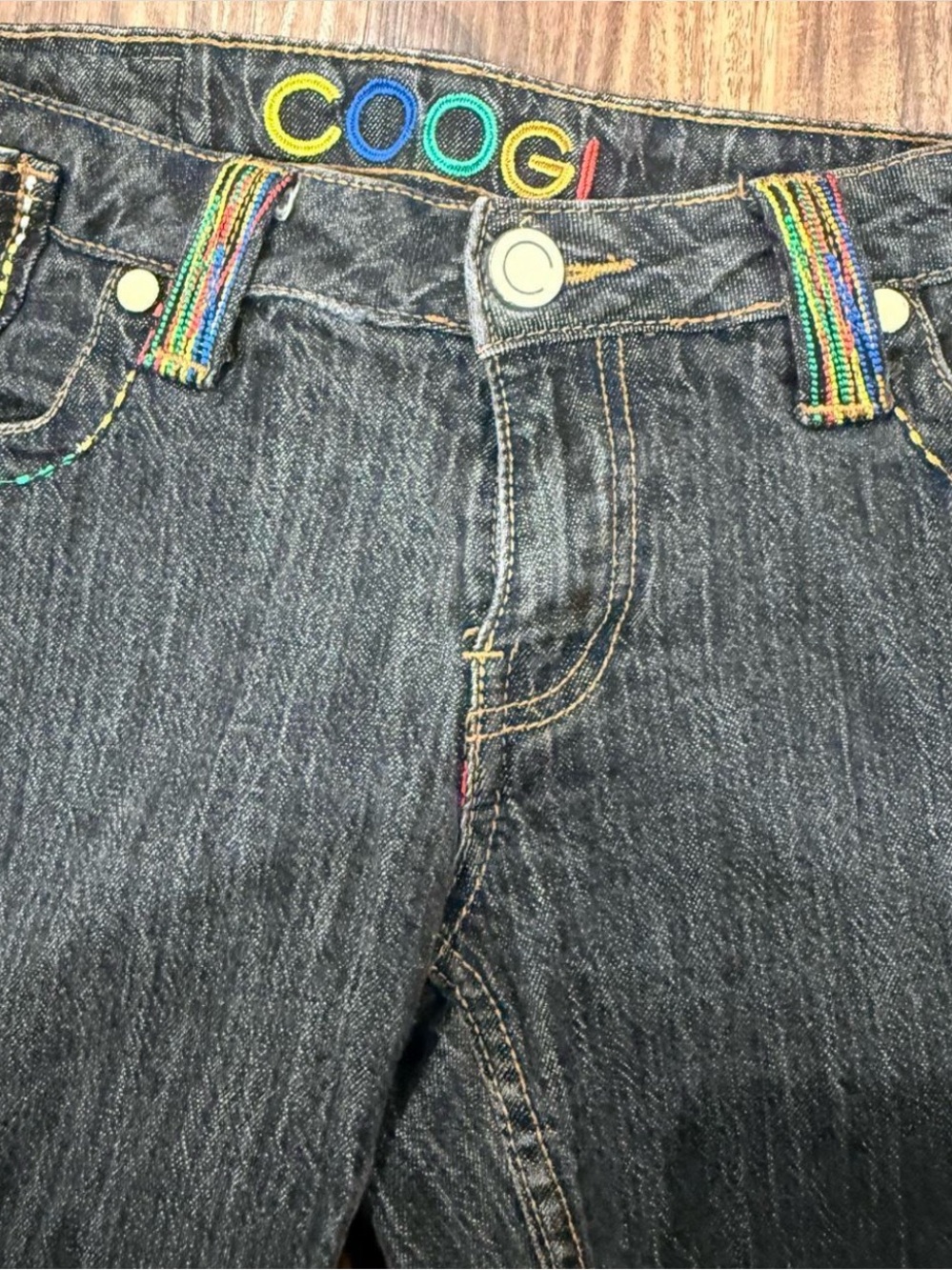 COOGI Embroidered Jeans Shorts Women's
Bermuda Blue Denim Australian Size 13/14 - Picture 2 of 4